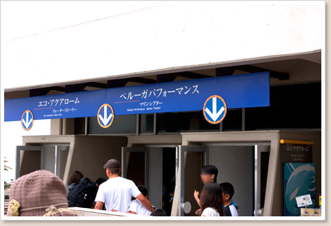 入り口入って右側の建物