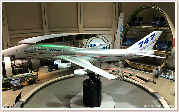 ボーイング747-400の大型模型