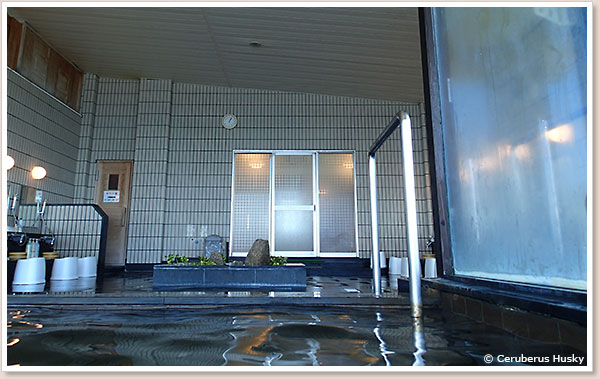 お風呂に浸かりながら浴室内を眺めたところ