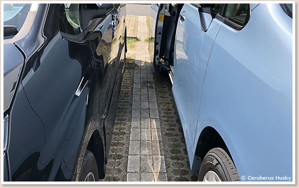 狭い駐車場