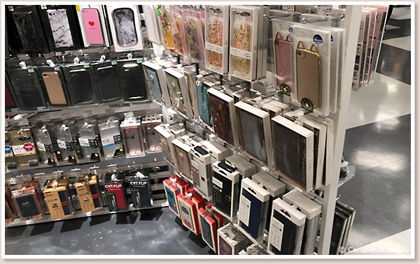 かなり種類豊富でした スマホケース売り場