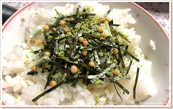 ご飯にかけたところ