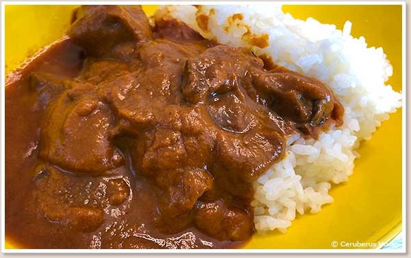 くじらカレー盛り付け