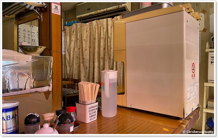 とんこつらーめん一代のテーブル席